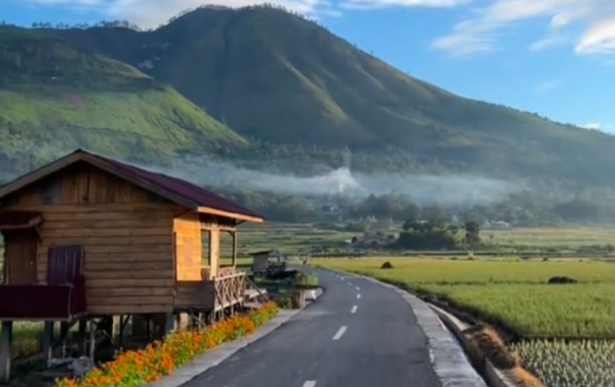 Jalan Viral di Lereng Pusuk Buhit Tuai Perhatian, Dispar Samosir Tegaskan Retribusi Sesuai Aturan