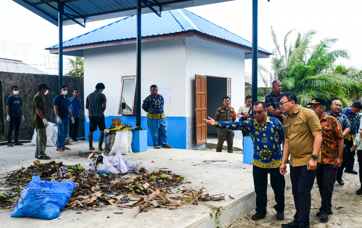 Tinjau TPS3R Pantai Labu, Bupati Berkomitmen Sediakan Air Bersih bagi Masyarakat