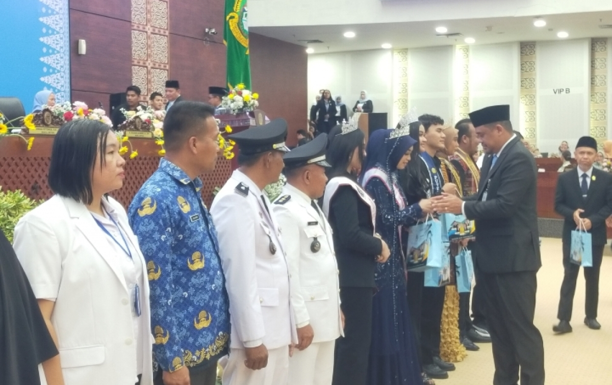 Gubsu Bobby Nasution Dorong Perda Larangan Vape di Tempat Umum