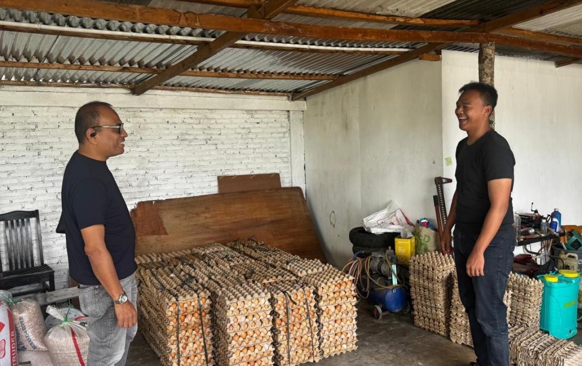 Pemilik Yayasan Bisukma Erikson Sianipar Temui Sejumlah Suplier MBG di Siborongborong