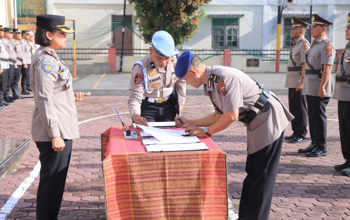 Sertijab di Polres Samosir, Kapolres Tekankan Profesionalisme dan Pelayanan Humanis