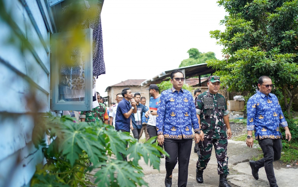 Pulihkan Aktivitas Warga, Wali Kota Medan Tinjau Jembatan Perlintasan Kereta Api di Gang Damai