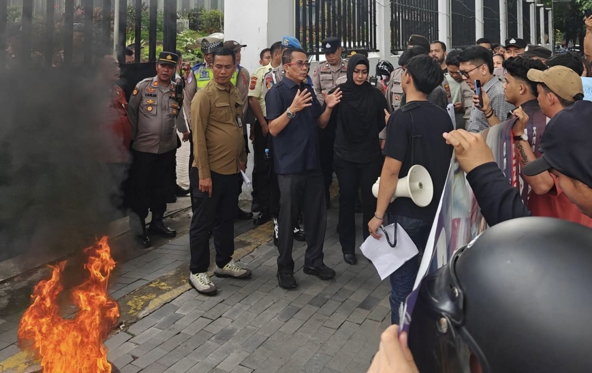 Massa Tuntut DPRD Medan Rekomendasikan Tutup Pabrik Kecap Angsa, Paul Simanjuntak: Awal Mei Kita RDP–kan