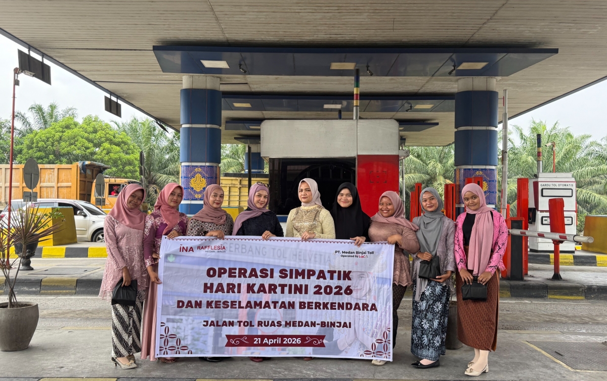 Peringati Hari Kartini, Petugas Berkebaya Bagikan Ratusan Bingkisan di Tol Medan-Binjai