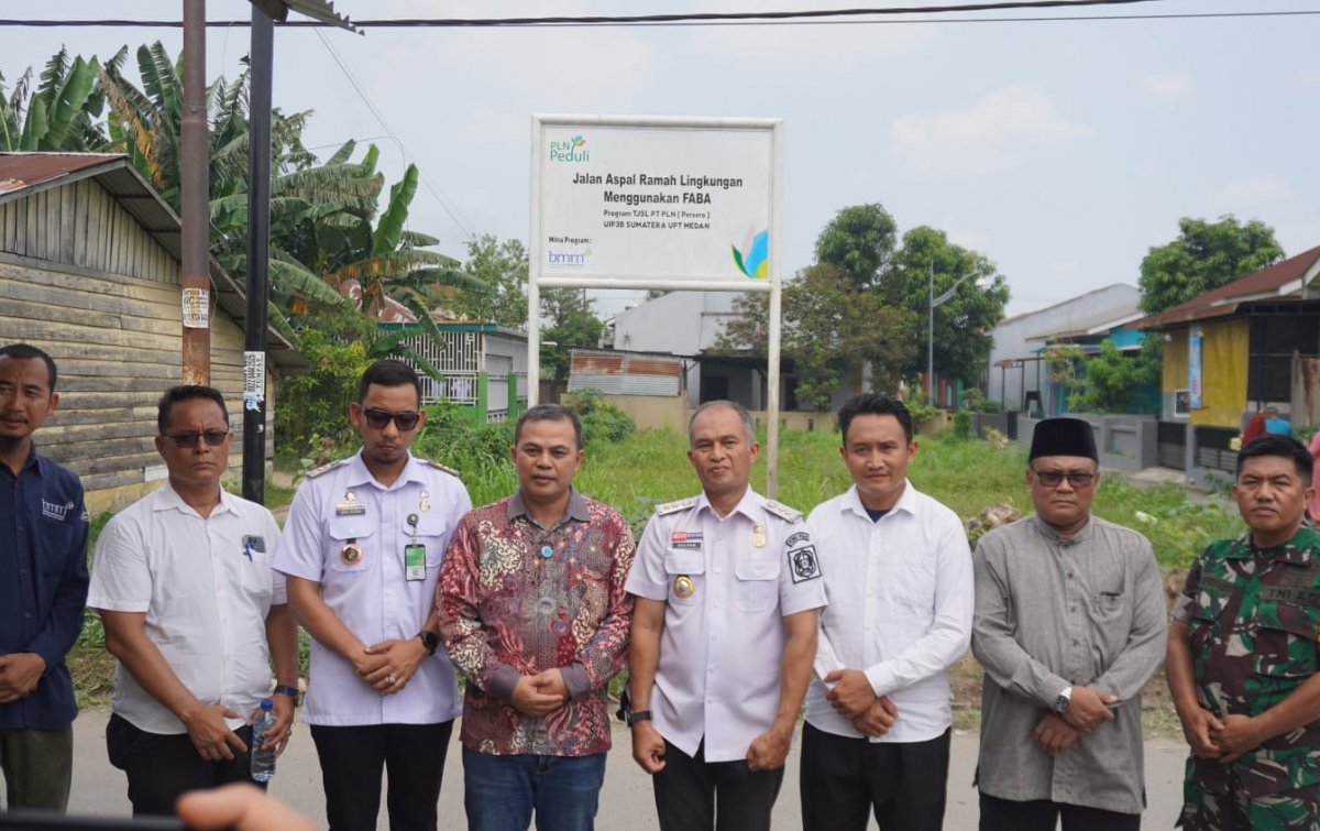 Sulap Limbah Jadi Infrastruktur, PLN Aspal Jalan Warga Tanjung Mulia Medan