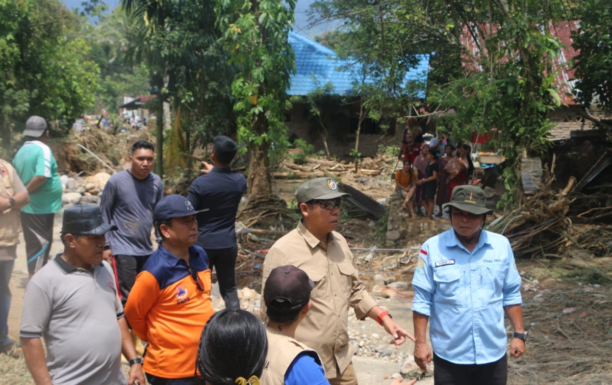 Bupati Taput Tinjau Banjir dan Longsor yang Merusak 196 Unit Rumah di Simangumban