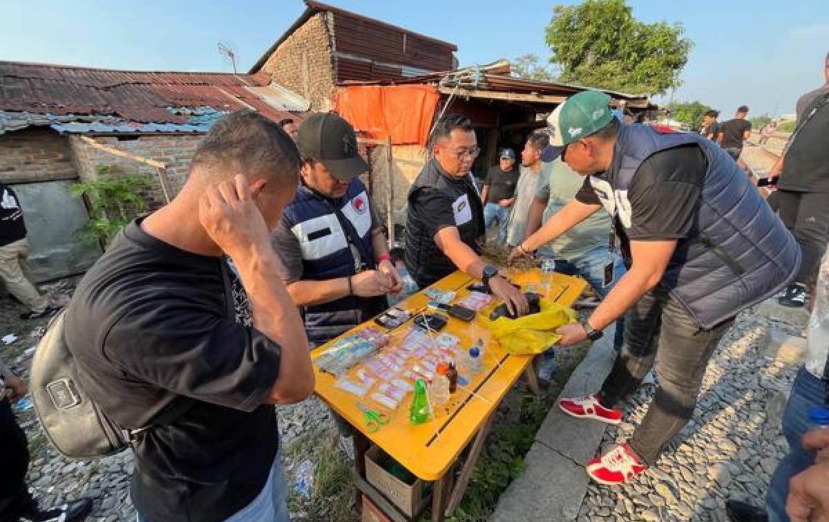 Gerebek Kawasan Pinggiran Rel  Polrestabes Ciduk 4 Pelaku Narkoba