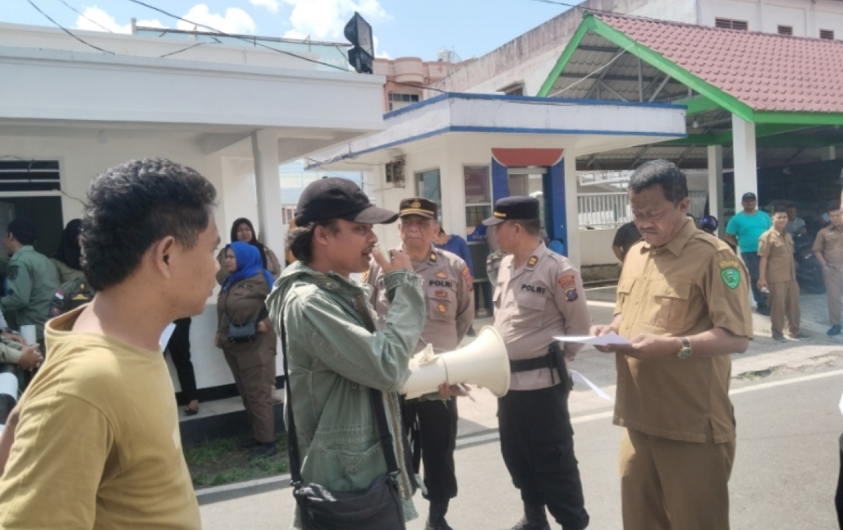 GEMAS Demo ke Kantor Wali Kota, Desak Penutupan SPPG di Angkola Julu