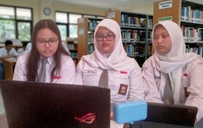 Safeguard VR: Strategi Tim Siswi SMAN 8 Jakarta Perkuat Literasi Digital Terhadap Bahaya Online Grooming