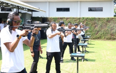 Imigrasi Sumut Tingkatkan Kesiapsiagaan ASN Melalui Pelatihan Menembak