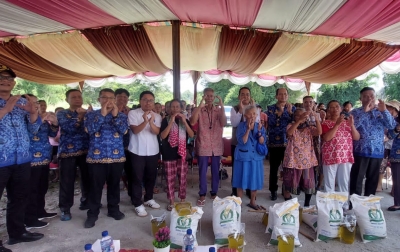 Pemkab Samosir Bersama Bulog Salurkan Bantuan Pangan ke 18.438 Warga