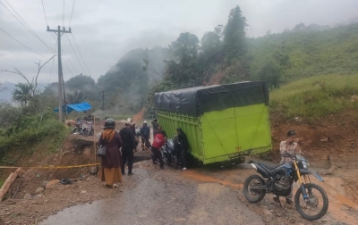 Jalan Provinsi di Madina Rusak Parah, Warga Kecewa Kinerja Pemprov Sumut