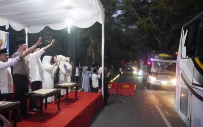 Lepas 398 Jamaah Calon Haji Langkat, AfandinTitip Doa Untuk Daerah dan Negeri