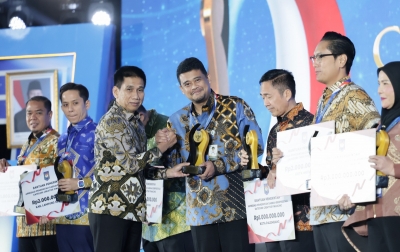 Terobosan Tata Kelola Keuangan, Bobby Nasution Raih Penghargaan Creative Financing dari Mendagri