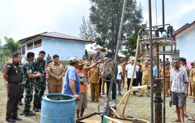 Bupati Samosir dan Dandim 0210/TU Bangun 30 Sumur Bor Bantuan KASAD