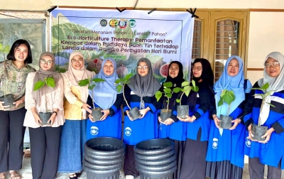 Peringati Earth Day, Tim USU Gelar Eco-Horticulture Therapy bagi Lansia di Daycare Aisyiyah Mentari Kwala Bingai