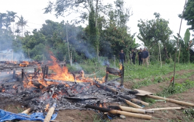 Grebek 'Sarang Penyamun' di Sukatendel: Polres Karo Ratakan Barak Narkoba dan Judi