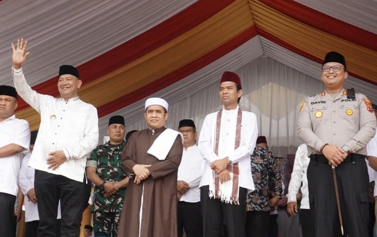 Ribuan Masyarakat Padati Alun-alun Stabat Saksikan Ceramah Ustaz Abdul Somad