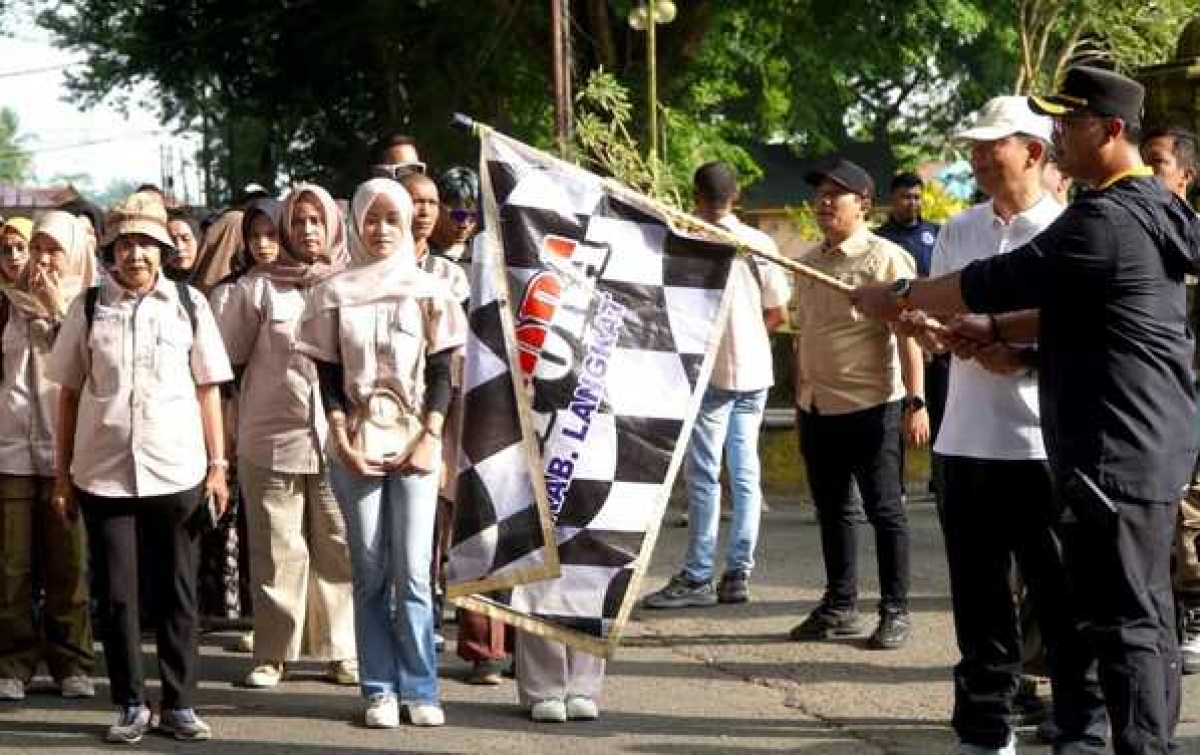 Peringatan May Day  di Langkat,  Ratusan Buruh Meriahkan Gerak Jalan Santai
