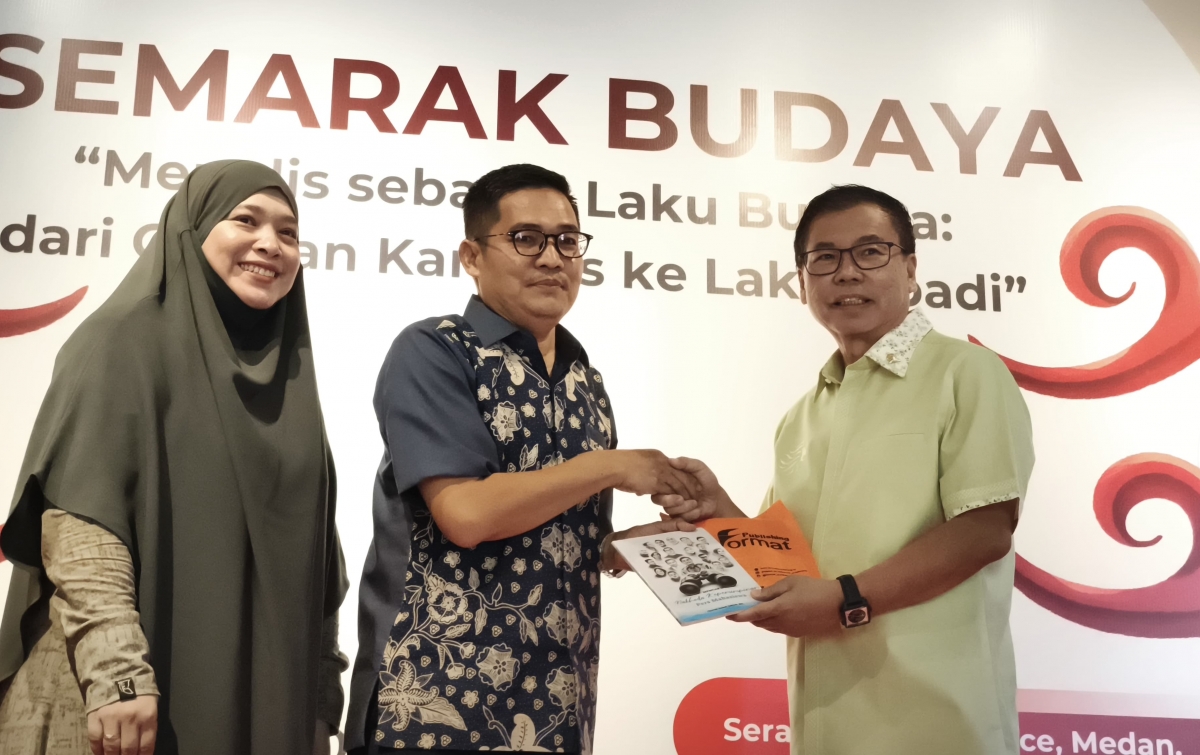 Format Serahkan Buku Memoar Teropong II, Sofyan Tan: Menulis Sebagai Wujud Kemerdekaan