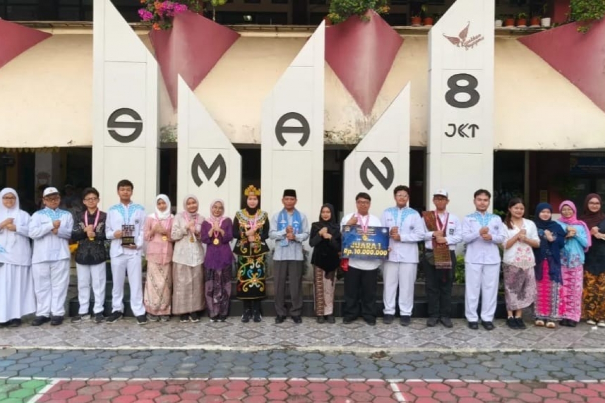 Hardiknas 2026: Ajeng Salma Layla Amira Terima Apresiasi Prestasi SMA Negeri 8 Jakarta