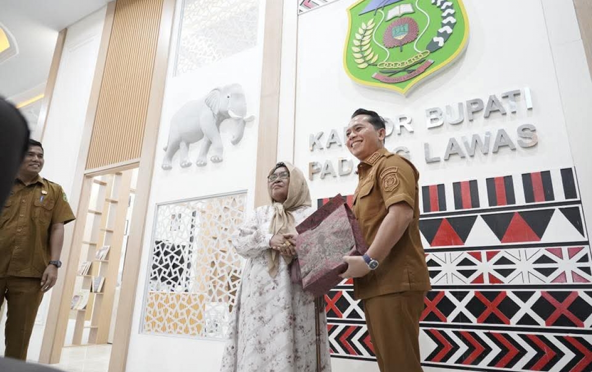 Apresiasi Jasa Guru dan Peduli Pendidikan Pemkab Palas Beri Penghargaan