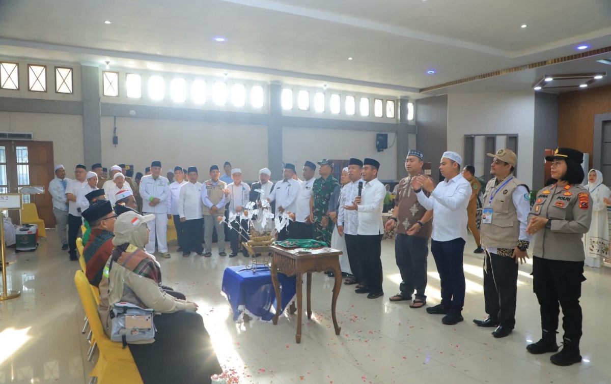 Pemkab Labura Lepas 118 Jemaah Calon Haji Kloter 13