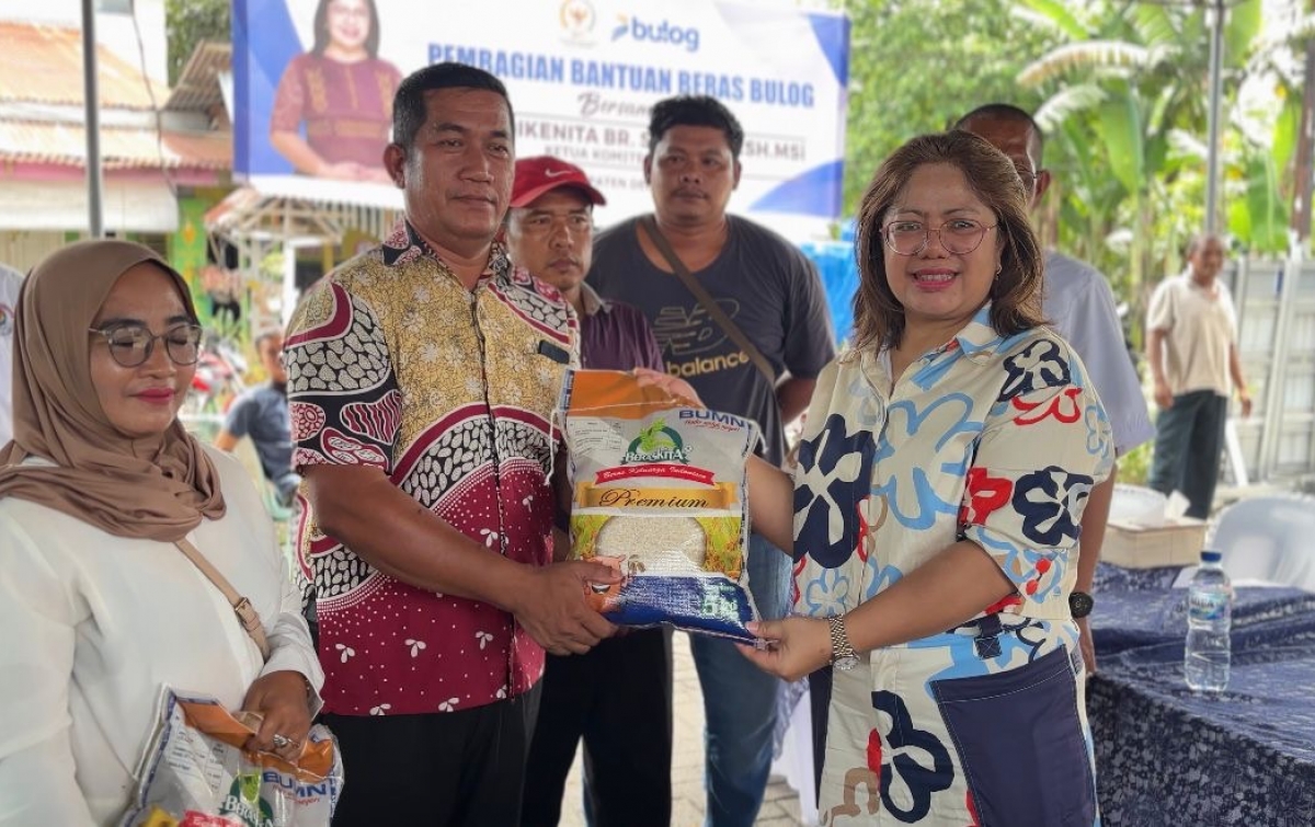 Kolaborasi Bulog Sumut dengan Komite II DPD RI, Salurkan Beras dan Minyak Goreng Premium