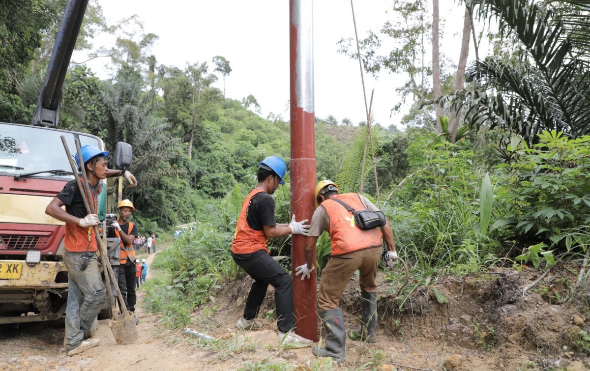 Penantian 80 Tahun Berakhir, Cahaya Listrik PLN Resmi Terangi Dusun Untemungkur