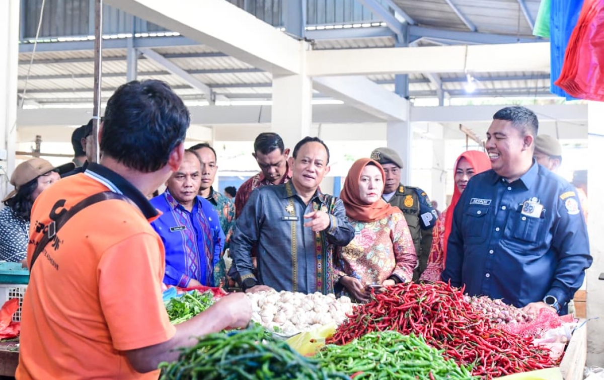 Sidak Pasar dan Swalayan Jelang Iduladha, Sekdakab Deli Serdang Pastikan Stok Aman-Harga Stabil