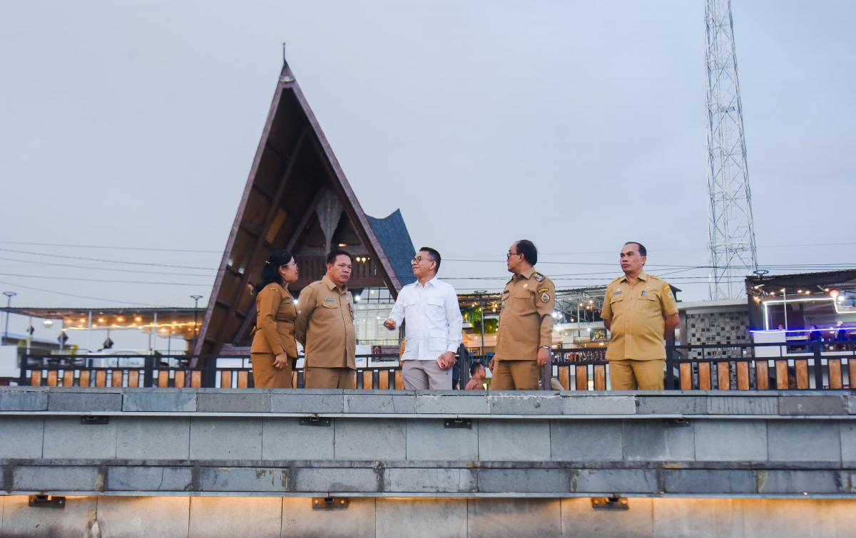 Wabup Samosir Terima Kunjungan Silaturahmi Wakil Wali Kota Medan di Waterfront Pangururan