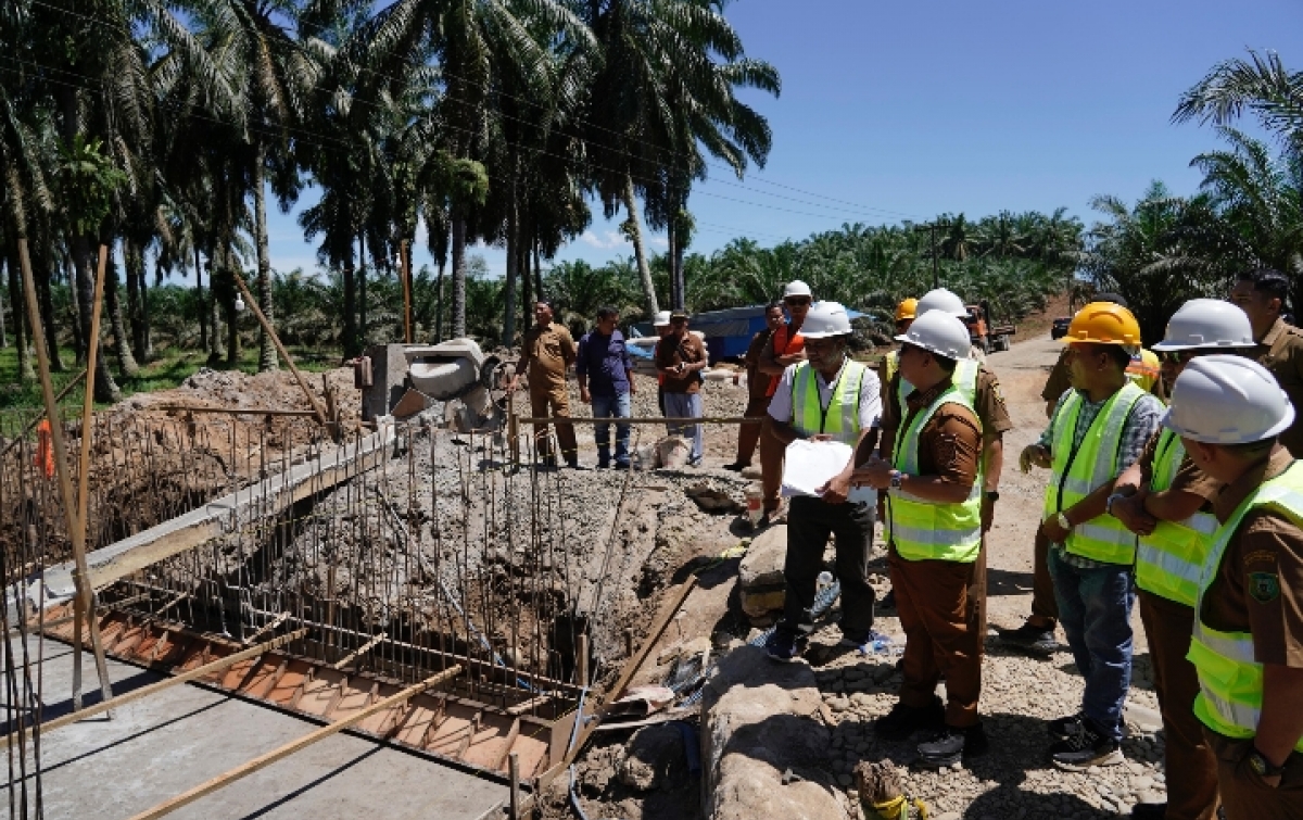 Bupati Minta Rekanan Proyek Peningkatan Ruas Jalan  Simpang Provinsi Utamakan Kualitas