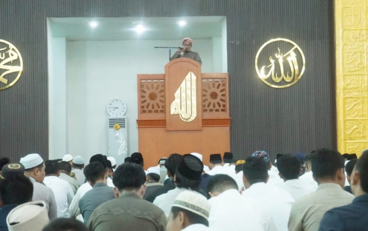 Khotbah di Masjid Agung Almunawwaroh Sibuhuan, Ketua MUI Palas : Idul Adha Madrasah untuk Penghambaan Total kepada Allah SWT