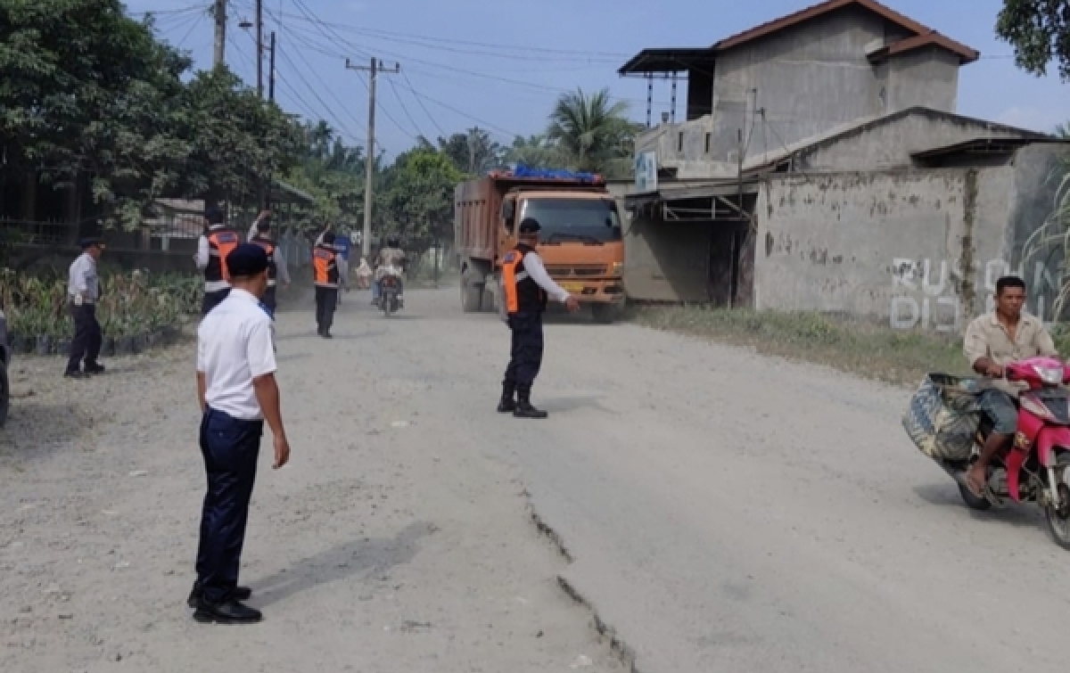 Truk Pengangkut  Melebihi Tonase Dilarang Melintas Saat Pagi dan Sore Hari,   Kadishub : Menindaklanjuti RDP Dengan Komisi IV DPRD Langkat