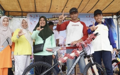 Peresmian Kampung Binaan Polres Langkat,   Ketua TP PKK Langkat Sumbang Dua Sepeda
