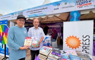 Syaiful Syafri Kunjungi UMSU Pres Pada Pameran Buku Karya Penulis Sumut di Gebyar Expo Hardiknas 2026