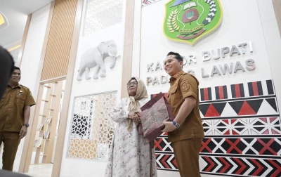 Apresiasi Jasa Guru dan Peduli Pendidikan Pemkab Palas Beri Penghargaan