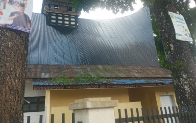 Gedung Nasional Sidikalang Kurang Terawat, Rumput Tumbuh di Atap