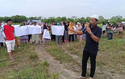 Ratusan Massa Geruduk Desa Bagan Kuala, Desak Kapoldasu Tangkap Pengusaha Tambak Udang 'Nakal'