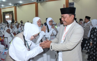 Wabup Deli Serdang Lepas Jemaah Calon Haji Kloter 15