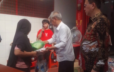 Hasyim SE - Kelenteng Guan Shi Pho Guan Shui Tien Bagikan Sembako ke Masyarakat Prasejahtera