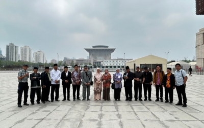 Delegasi Lembaga Islam di Wilayah Konsulat Jenderal China Medan Kunjungi Istana Musim Panas Beijing