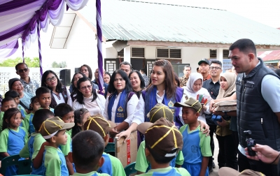 Kahiyang Ayu Tinjau Posyandu di Samosir, Dorong Pelayanan Berjalan Optimal