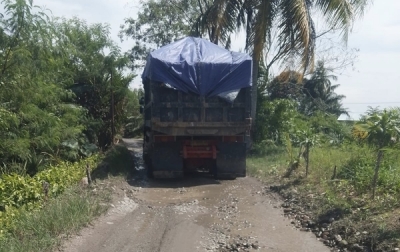 Truk Pengangkut Galian C Diamankan, Alat Berat Tak Diamankan,  Warga Minta Kapolri dan Panglima TNI Turun Tangan