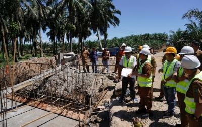 Bupati Minta Rekanan Proyek Peningkatan Ruas Jalan  Simpang Provinsi Utamakan Kualitas