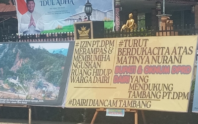 Dukung Tambang, Bupati Dairi Disindir Lewat Papan Bunga