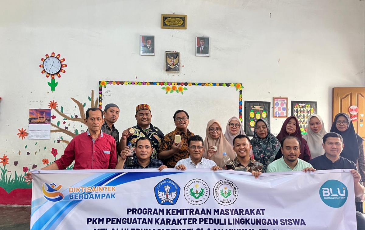 PKM Dosen UNIMED di SD Pahlawan Nasional: Tanamkan Karakter Peduli Lingkungan Melalui Edukasi Minyak Jelantah Berbasis Biochar