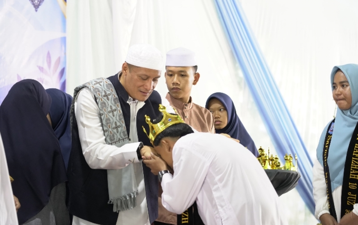 Ponpes Almukhlishin Sibuhuan  Tamatkan 648 Santri/Santriat
