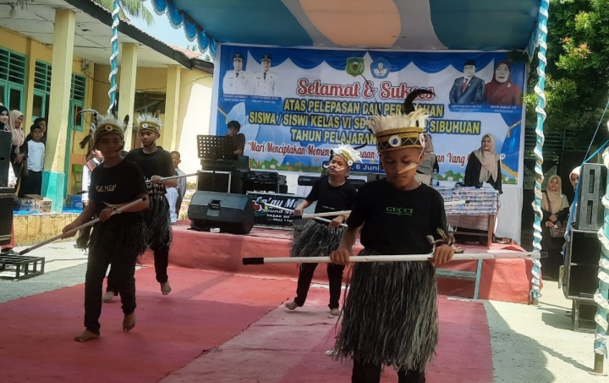 Diwarnai Berbagai Pertunjukan, SD Negeri 0102 Sibuhuan Lakukan Penamatan
