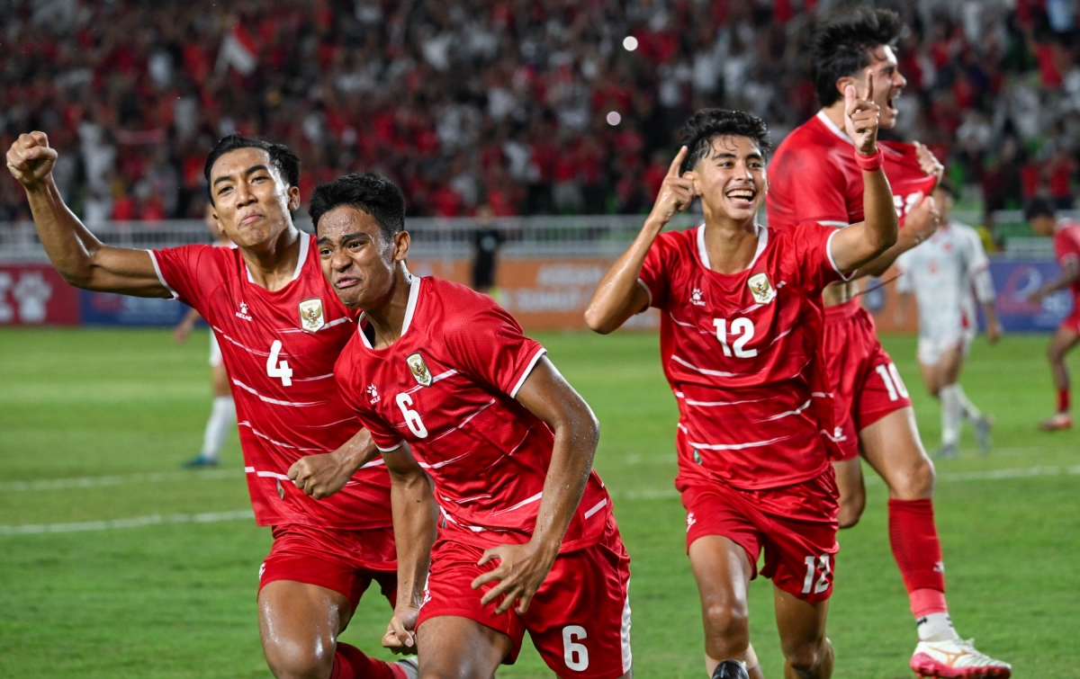 Ribak Sude! Garuda Muda Tekuk Vietnam, Stadion Utara Sumatera Utara ‘Pecah’ Disaksikan Jokowi